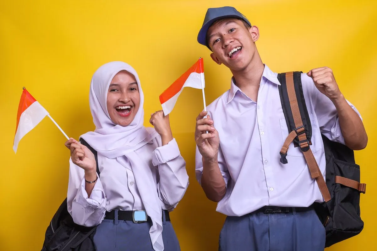 Siswa SMA merayakan kelulusan